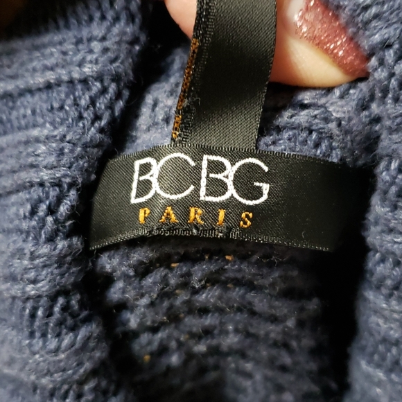 3X HOST PICK. Women's BCBG Sweater - Picture 3 of 4